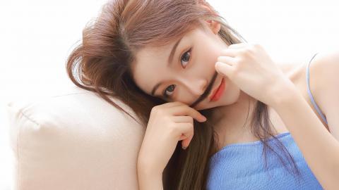 武汉渡江节：两千余名中外“泳士”搏浪长江